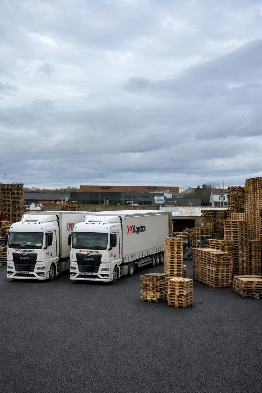 Chargement de palettes sur camion — logistique DirectPAL